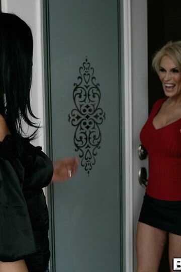 Wife Diamond Foxx flaunts her big tits in a group scene