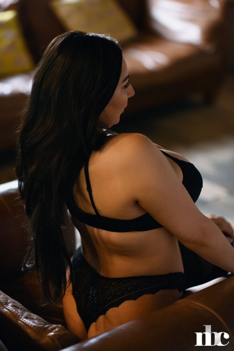 Foxy Lucina pic 7 from the set «Foxy Lucina strips on the couch and flaunts her tits and ass»
