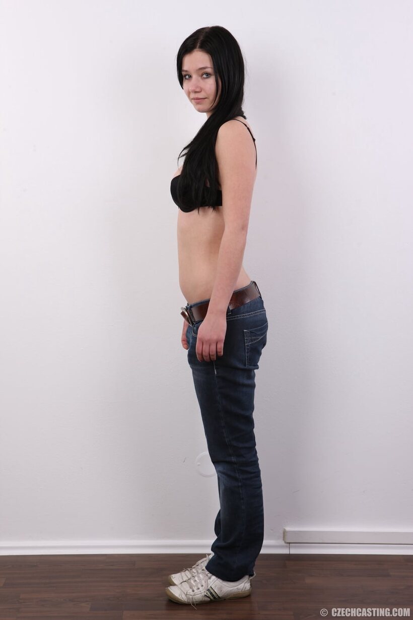 Naked Zdenka starts her nude modeling debut with a bold pose (shot 4)