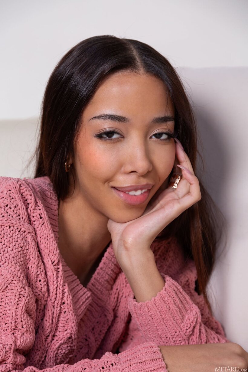 Lia Lin shows her slim figure and spreads her pussy solo (shot 2)