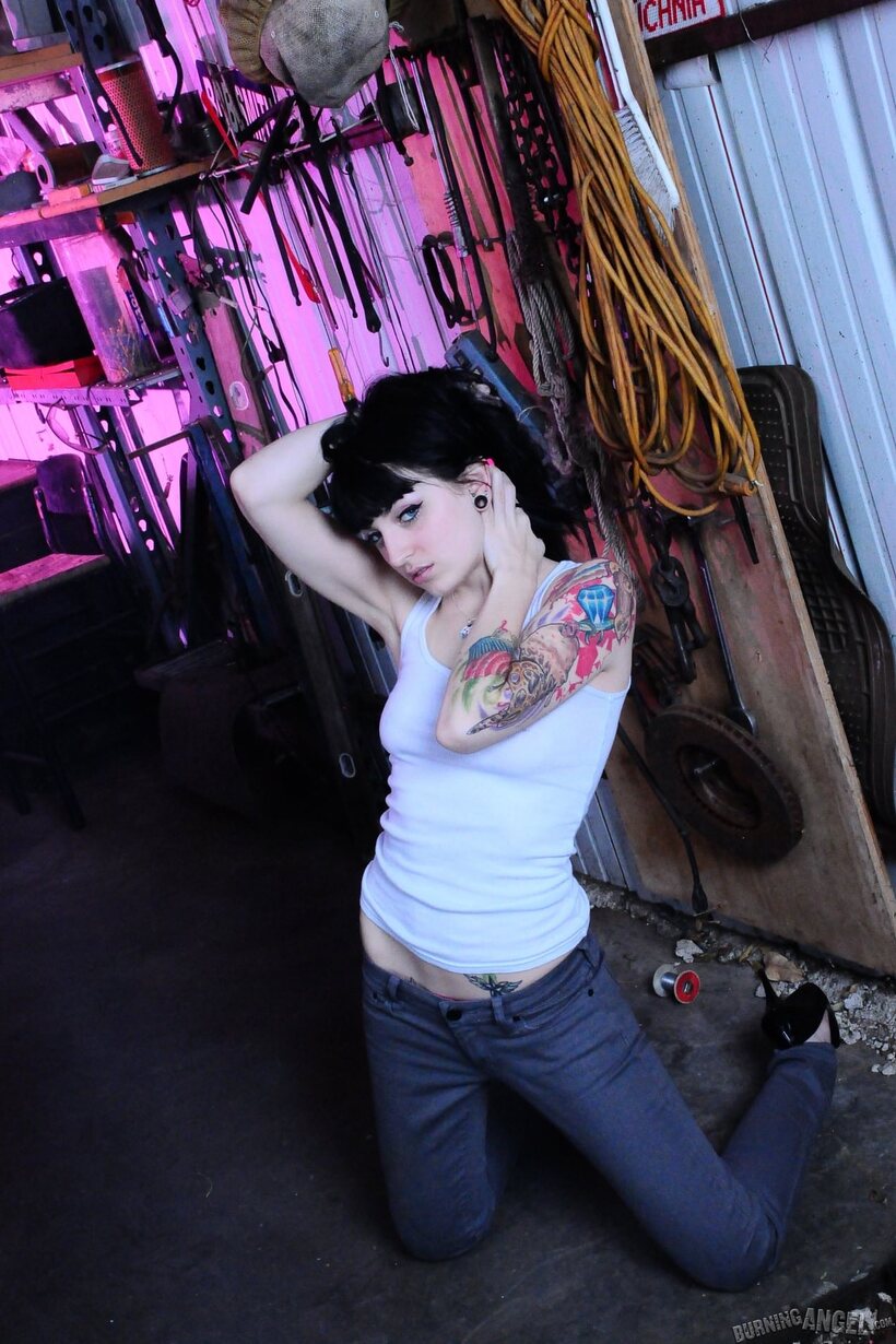 Driven star nude photo 2 — Draven Star strips in the garage and spreads her ass wide