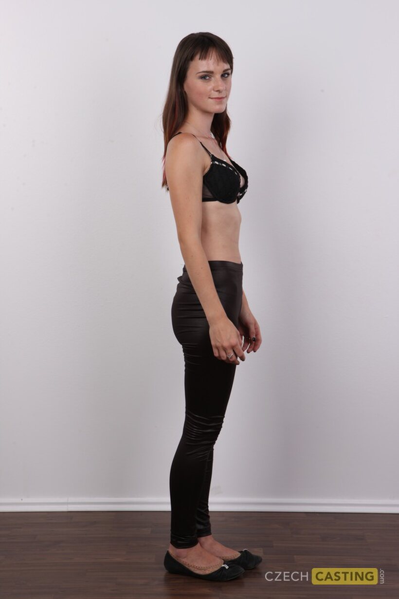 Nude Czech girl stands bare for her first amateur casting shoot (shot 5)