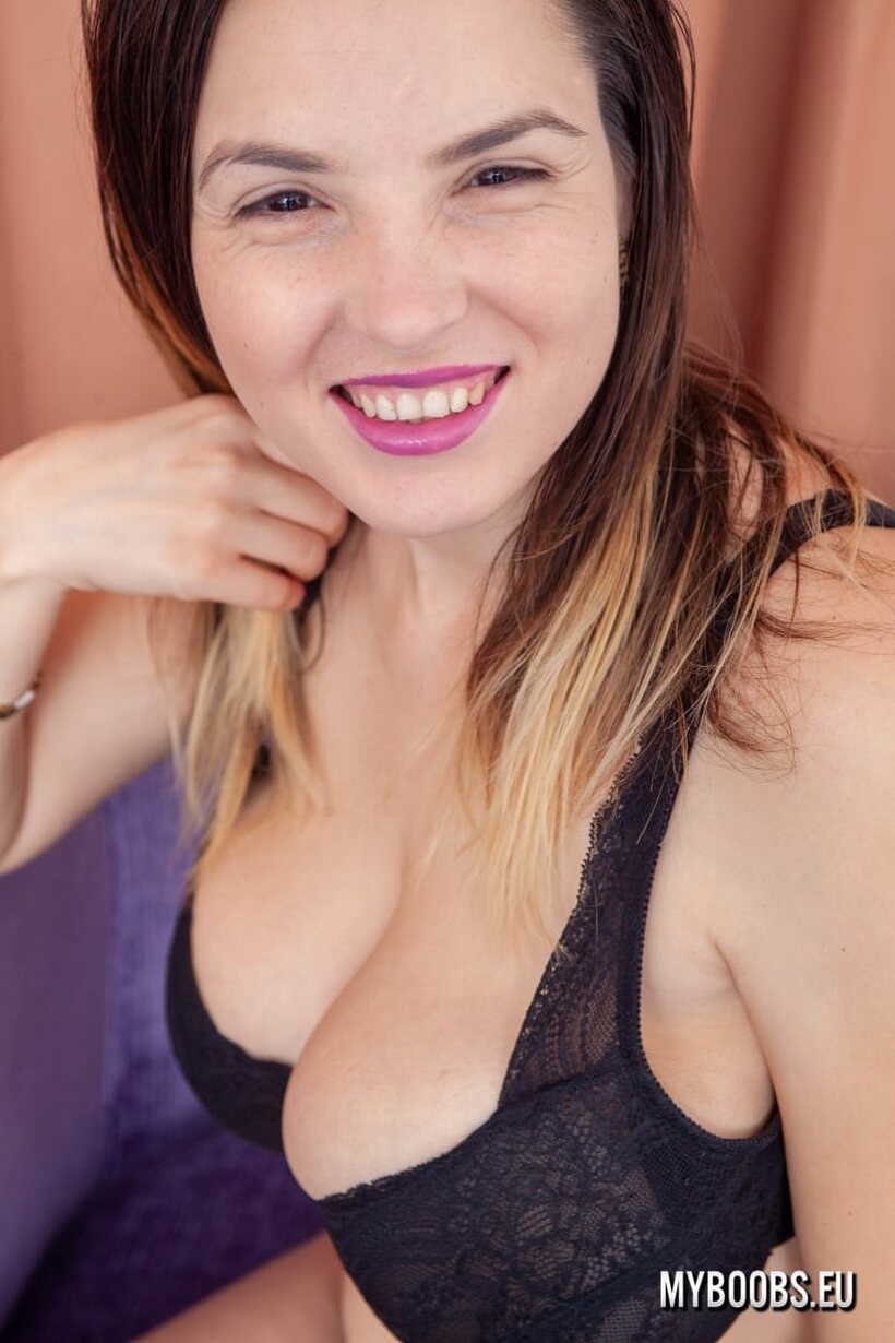 Talia Amanda flashes her huge tits in a thong solo set, photo 2 of 16