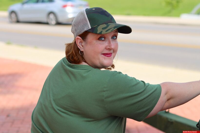 Photo 7 — Obese amateur Goddess Pear poses in camo on artillery gun