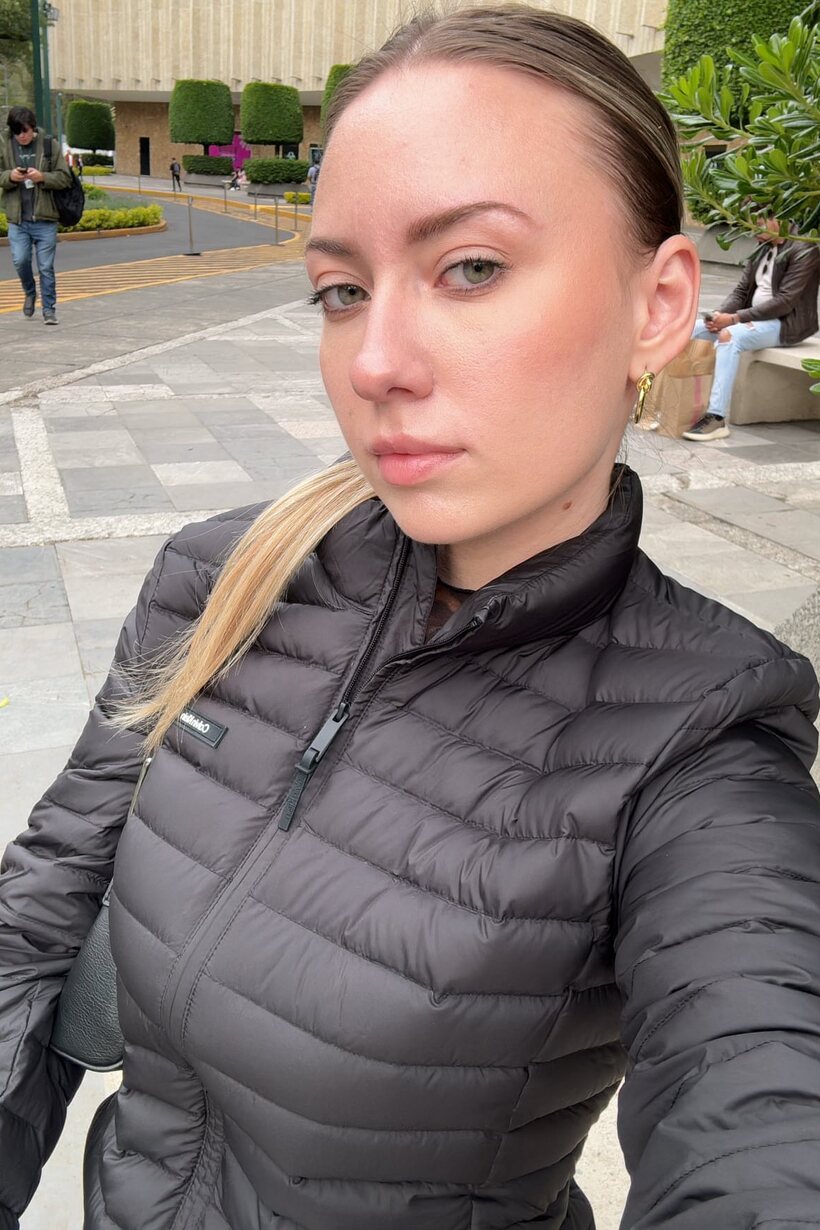 Blonde amateur snaps selfies all day while showing off her curves (shot 7)