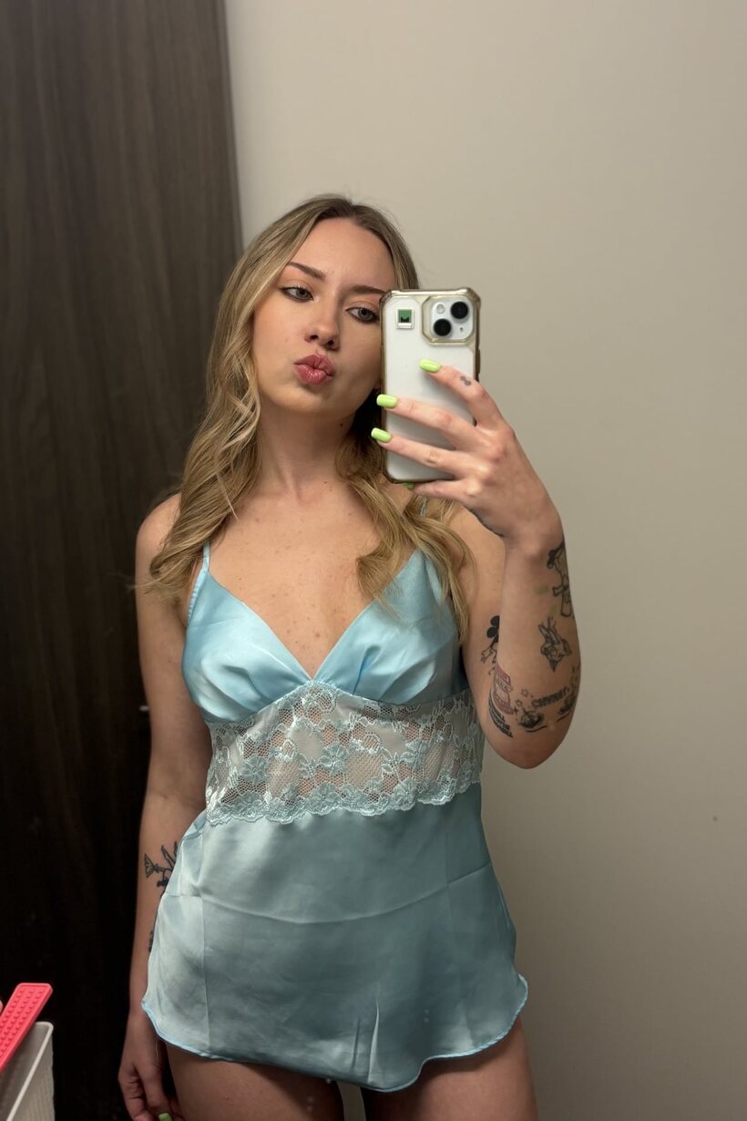 Image 20/20: Blonde amateur snaps selfies all day while showing off her curves