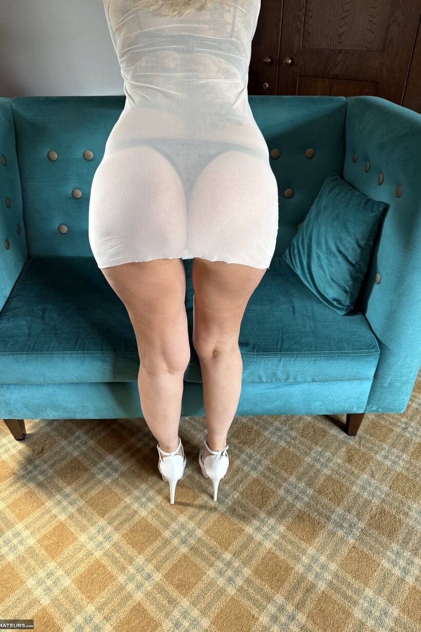 Thick girl flaunts her big tits and ass (shot 2)