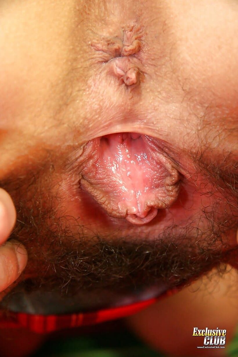 Amanda Vamp nude photo 9 — Amanda Vamp bares her hairy pussy and spreads it wide in panties