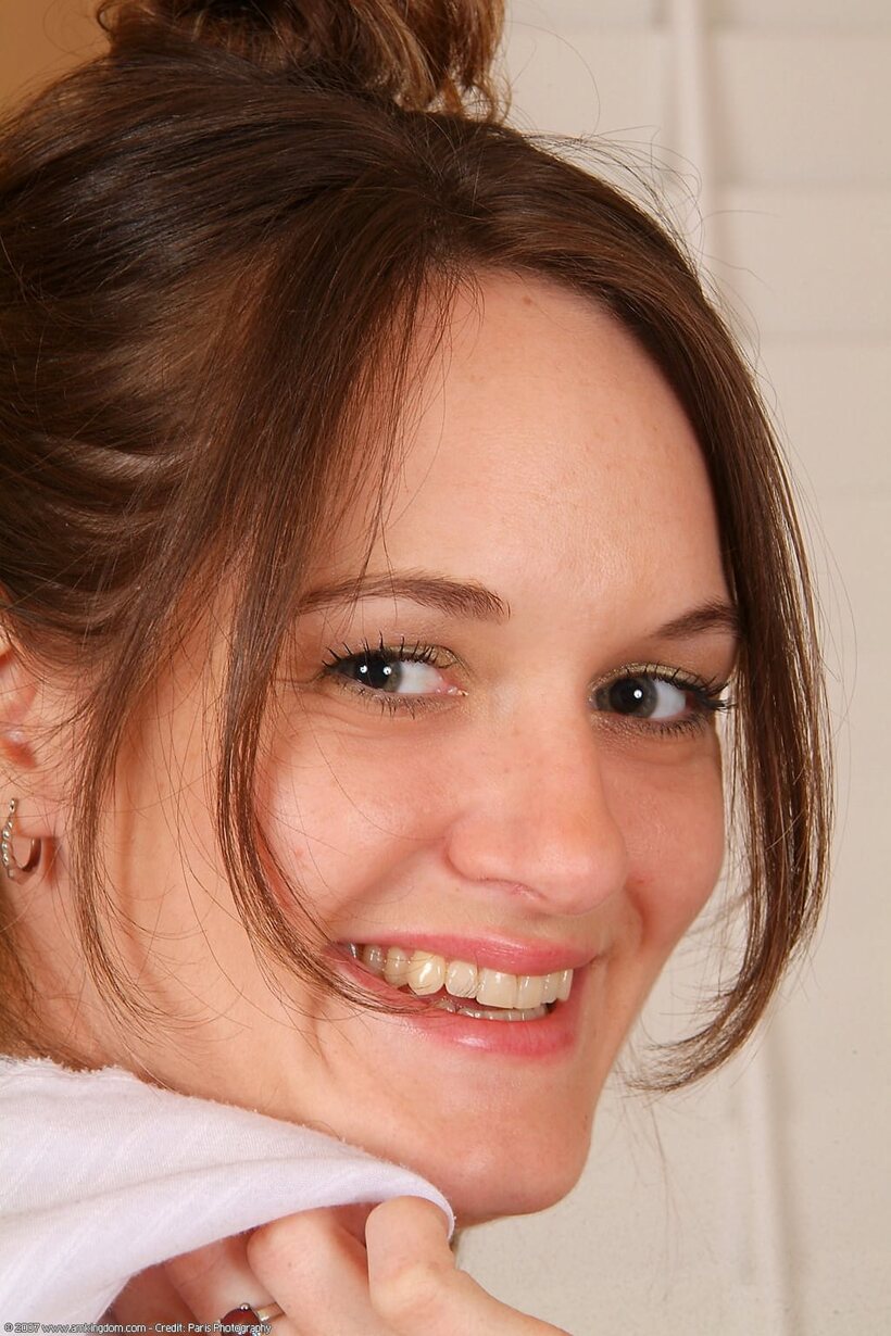 Nerdy girl undresses and shows her ass in glasses (shot 8)