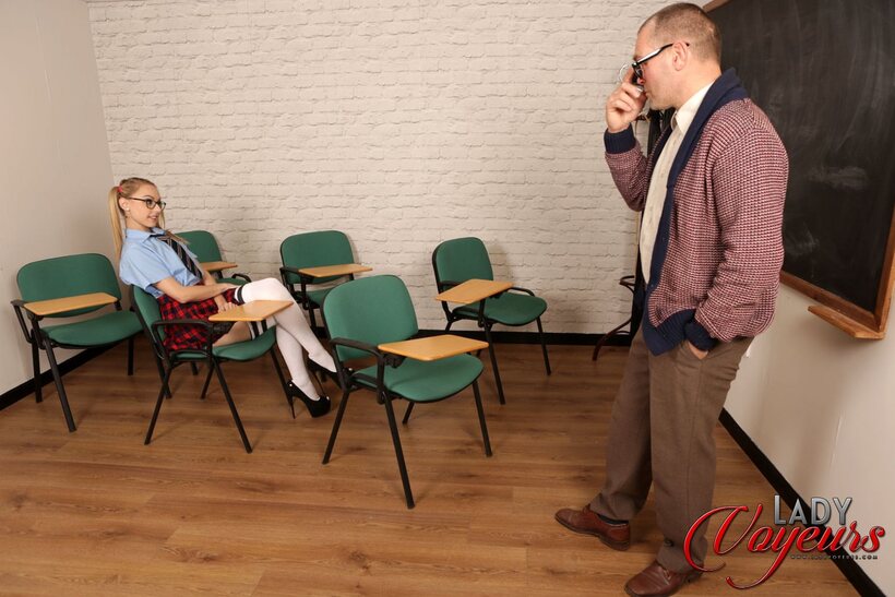 British teen Chloe Toy bares her body for a nerdy older man (shot 1)