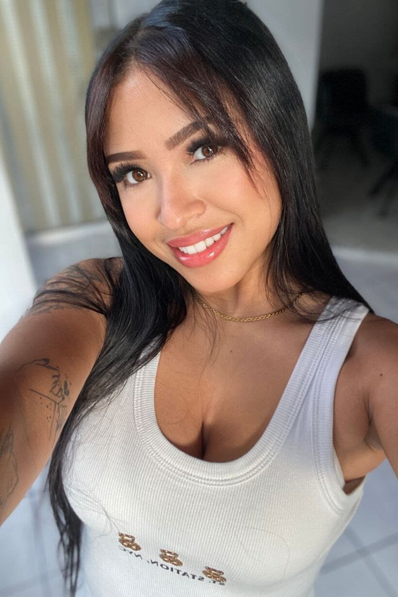 Beautiful brunette snaps selfies in several outfits and skirts, photo 3 of 12