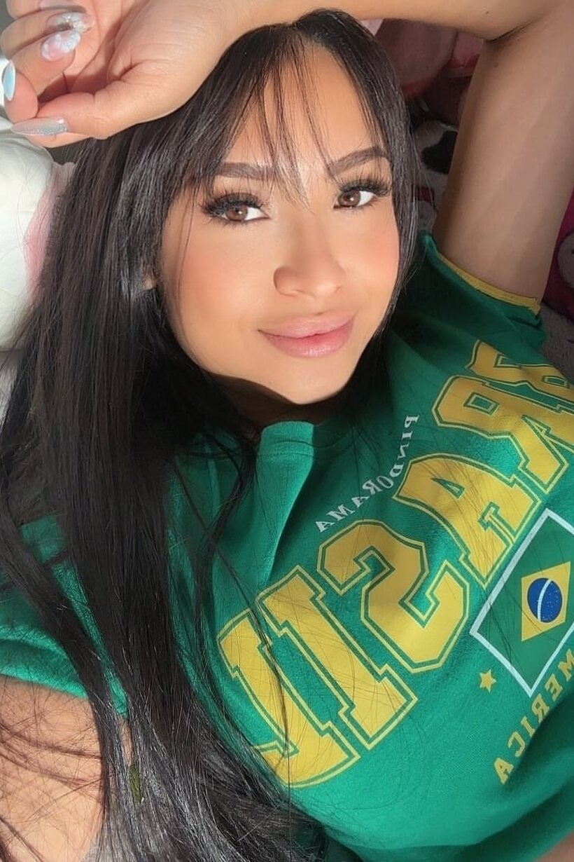 Ass pic 12 from the set «Beautiful brunette snaps selfies in several outfits and skirts»