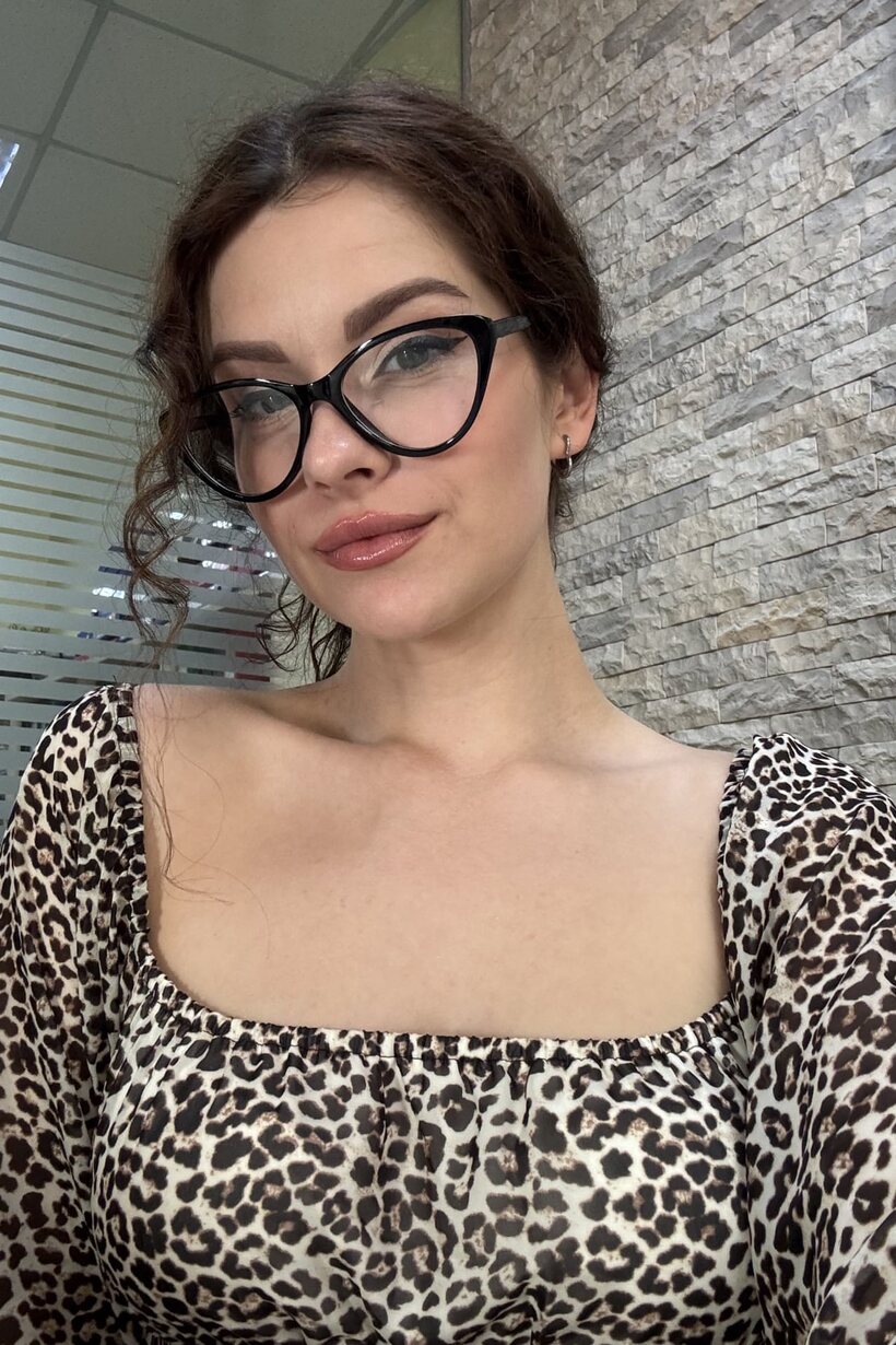 Photo 6 — Glamour model taking selfies in glasses