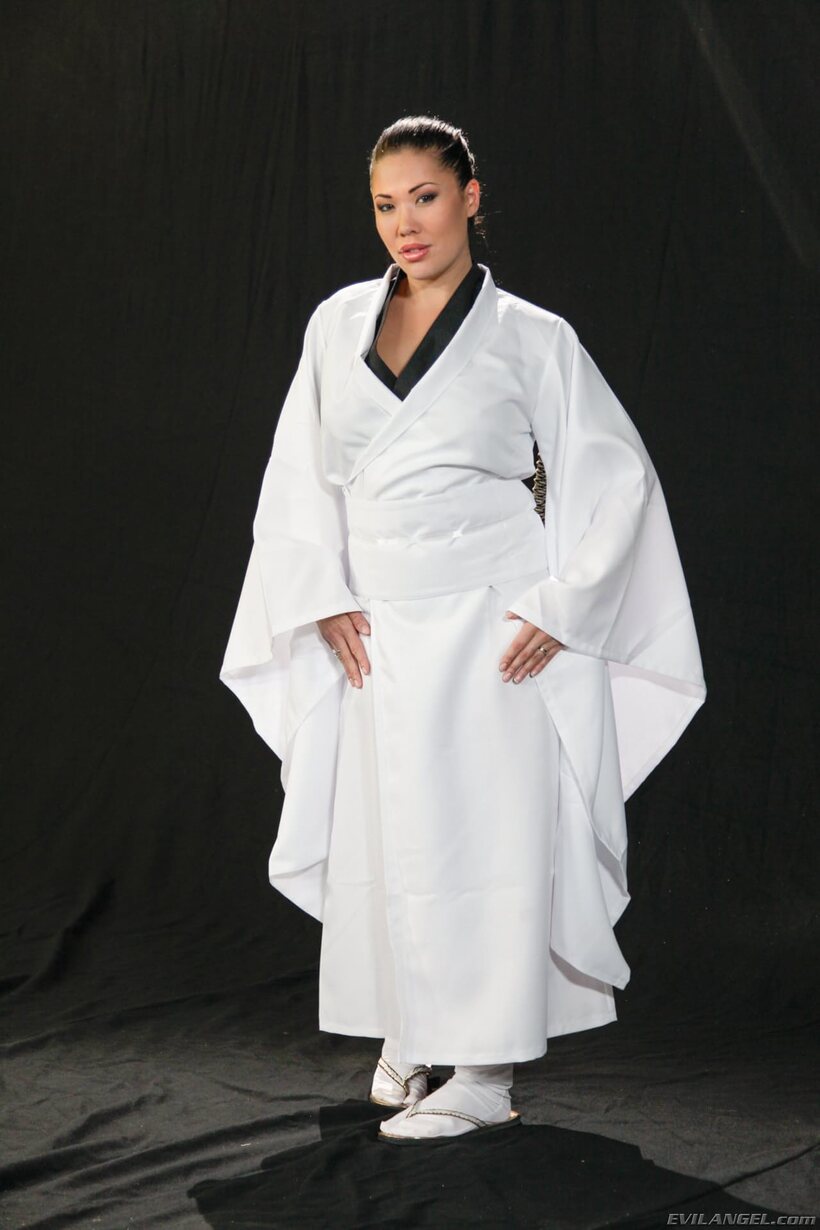 Dana DeArmond pic 3 from the set «Dana Vespoli, London Keyes, Dana DeArmond strip down in sexy solo outfits»