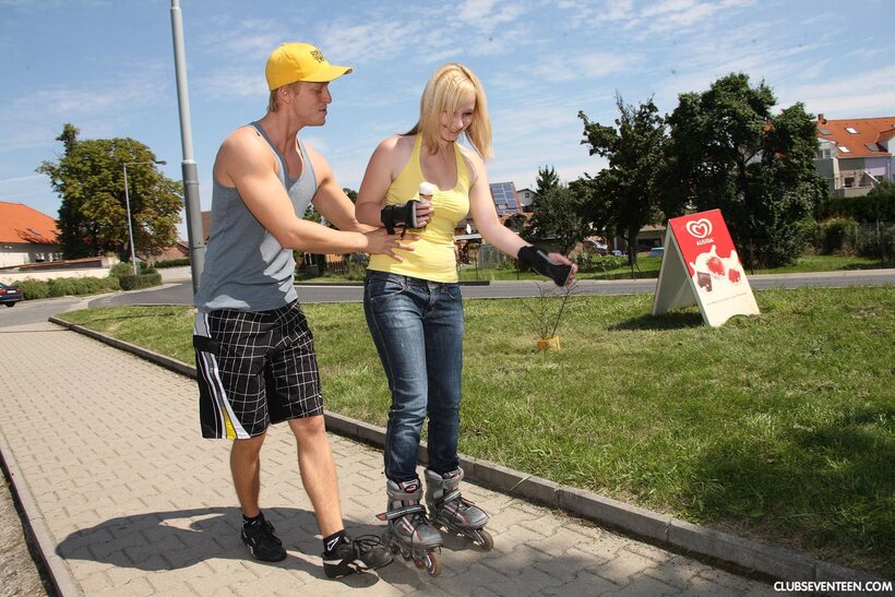 Cindy Q gets drilled and creampied by a worker in public, photo 2 of 21