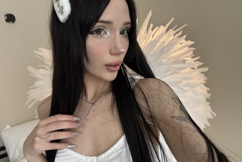 Hikki Myra brings cute OnlyFans heat in a sexy tattooed teen set, photo 4 of 19