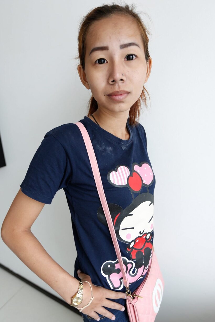 Amateur pic 2 from the set «Petite girl poses with her small tits on display in jeans»
