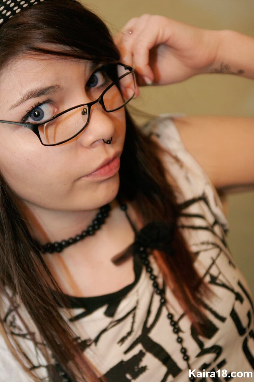 Kaira 18 pic 4 from the set «Kaira 18 slips off her glasses for a non nude modeling set»