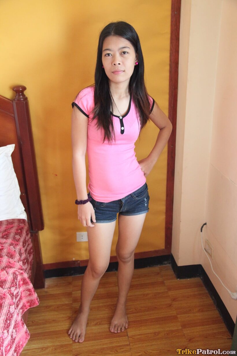 American girl gets naked and starts fucking hard in a hotel room, photo 4 of 21