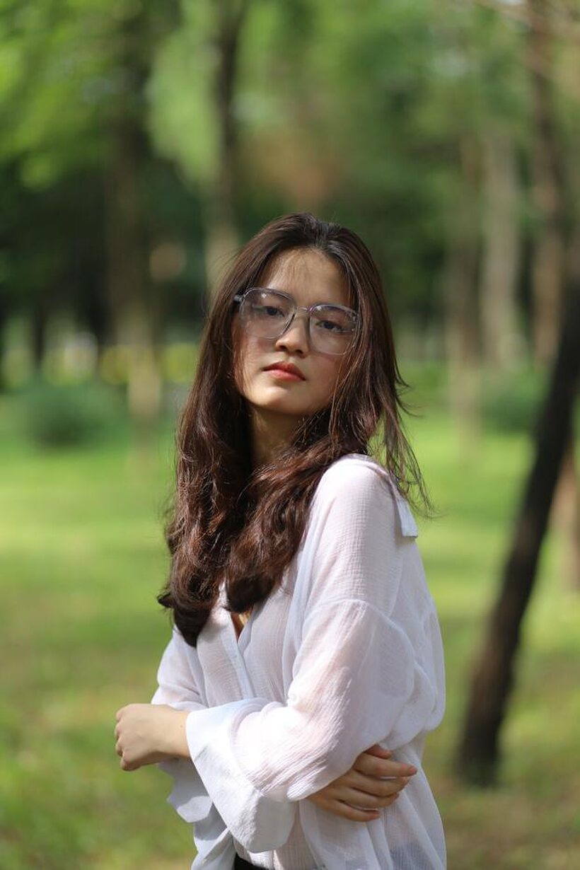 Schoolgirl gets naked outdoors, photo 9 of 21