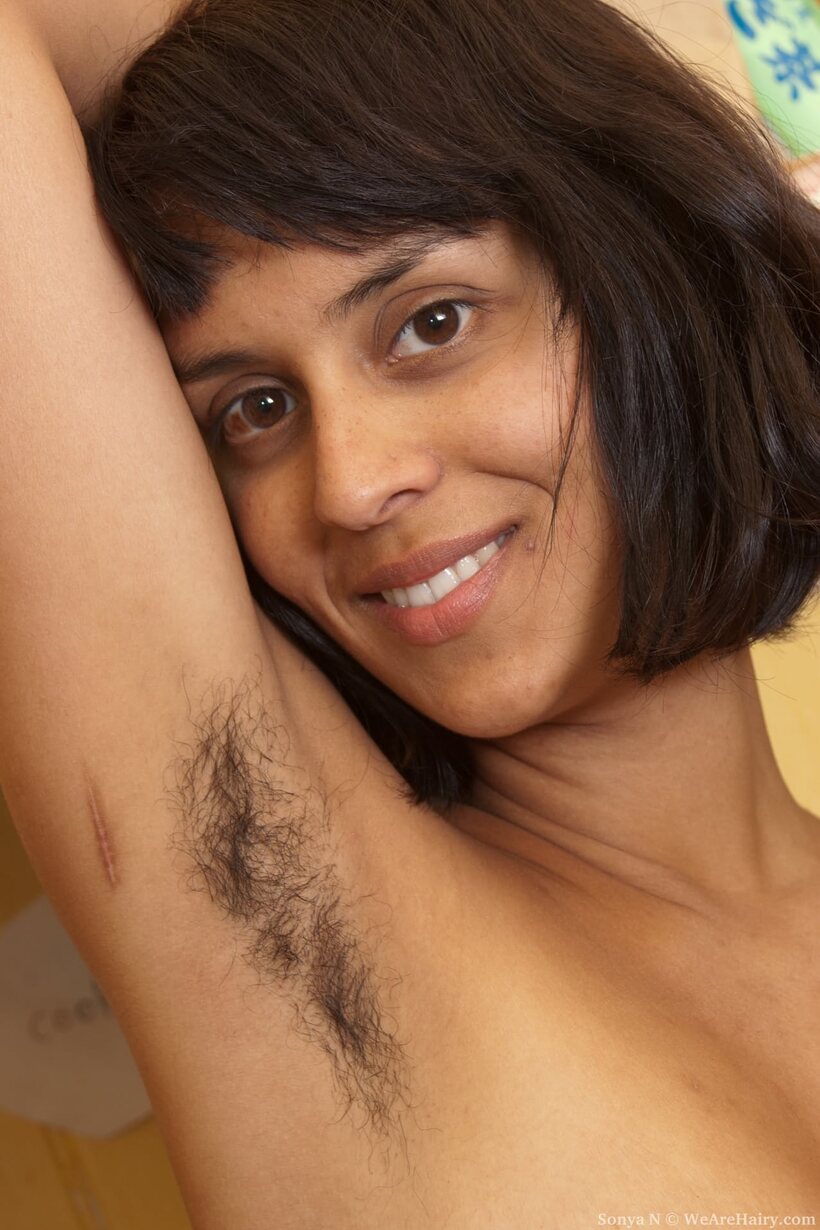 Sexy Sonya Enn shows her big tits and hairy pussy while masturbating, photo 13 of 20