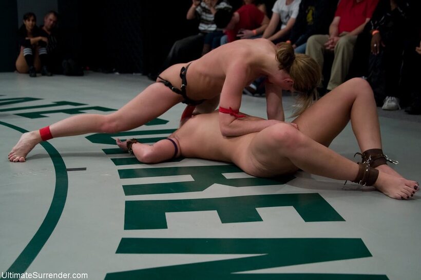 Photo 6 — MILF Ariel X fucking hard in public with Amber Rayne