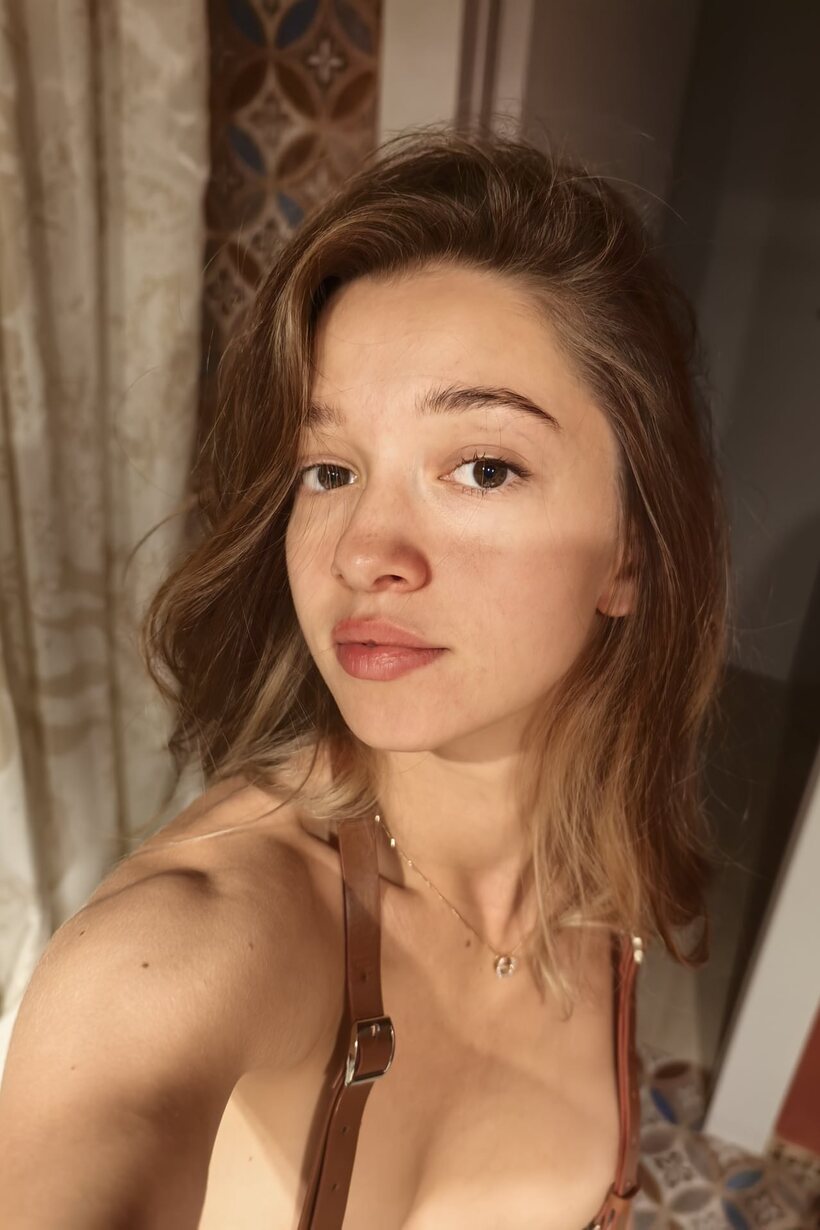 Little Poetry poses for teasing selfies in strappy lingerie (shot 4)