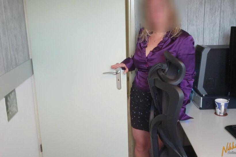 Nikki Holland pic 8 from the set «Nikki Holland drops to her knees and deepthroats a cock with cleavage out»