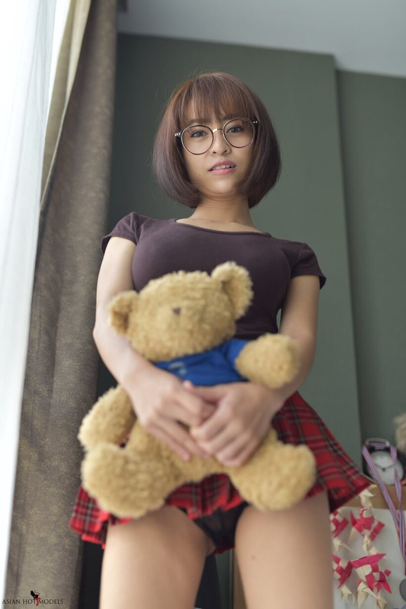 Armpit pic 7 from the set «In a miniskirt and panties, pretty Asian teen shows off her ass»
