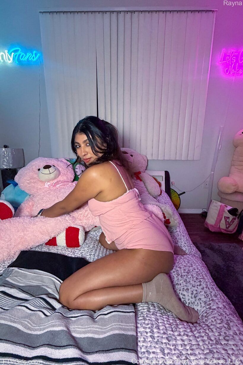 Rayna strokes her pussy on the bed while showing off her ass (shot 1)
