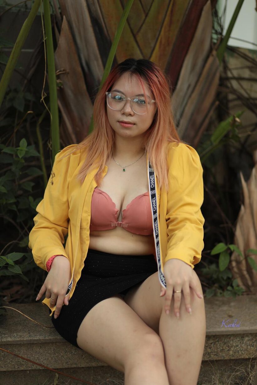 Redhead girl exposes her big tits outdoors, photo 3 of 21