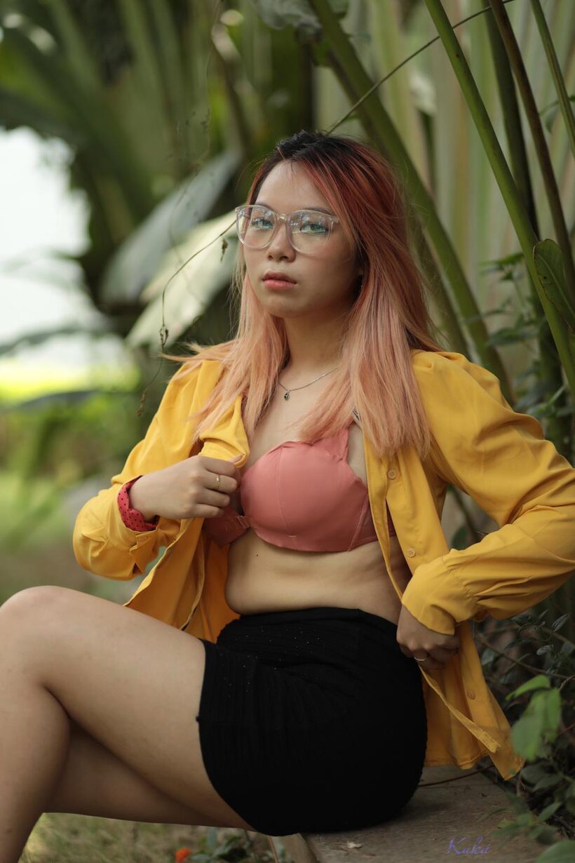 Redhead girl exposes her big tits outdoors, photo 10 of 21