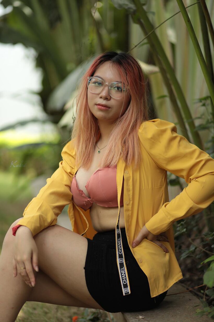 Redhead girl exposes her big tits outdoors (shot 15)