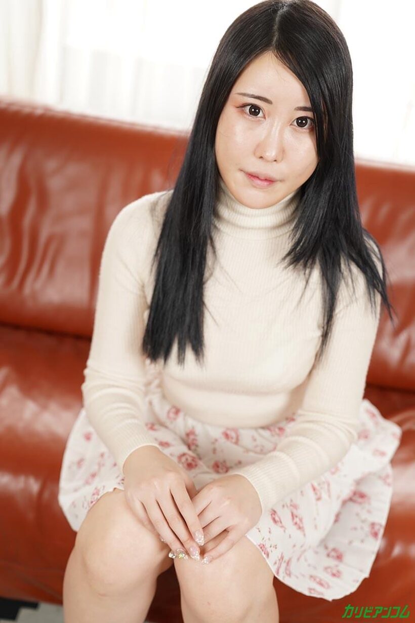 Runa Yamagishi shows off a fresh creampie after rough sex (shot 3)