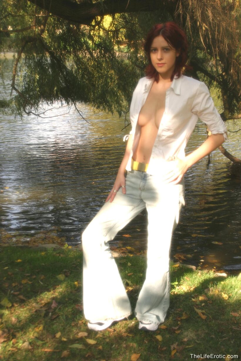 Beautiful girl flaunts her tiny tits while undressing, photo 3 of 21