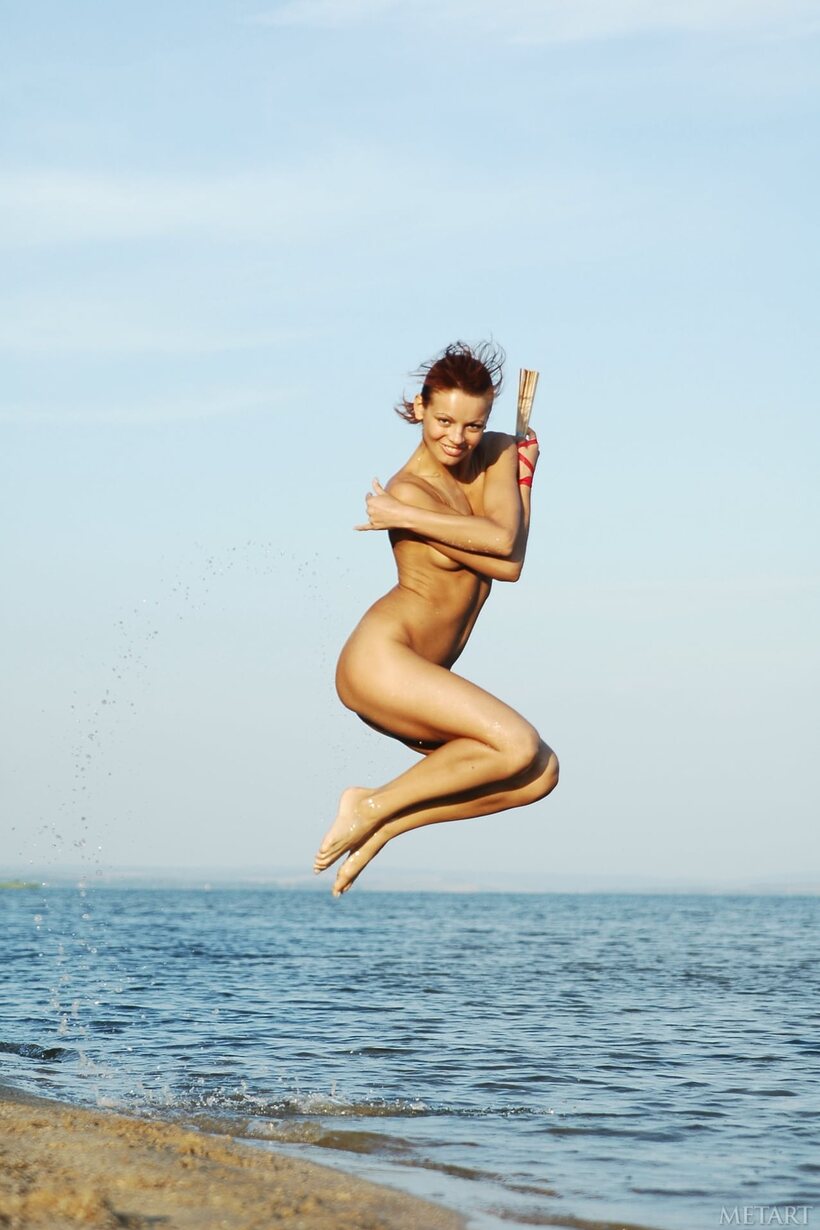 Ass pic 17 from the set «Bikini slips off as teen model jumps naked into the ocean»