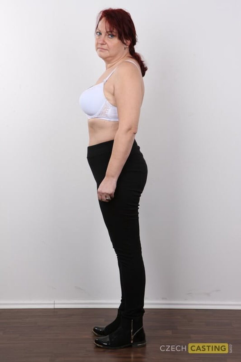 Redhead girl flaunts her saggy tits and pussy while spreading (shot 5)
