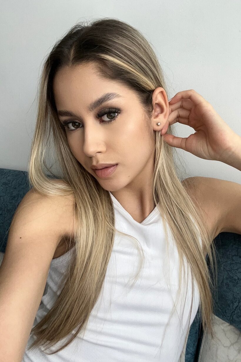 Naked and sexy, German Jasmin shares OnlyFans solo photos (shot 3)