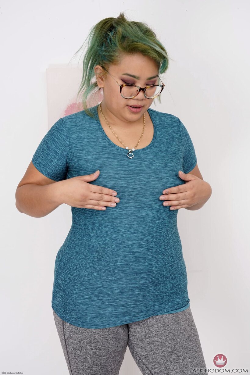 Photo 1 — Chubby girl shows off her big tits and pussy in glasses