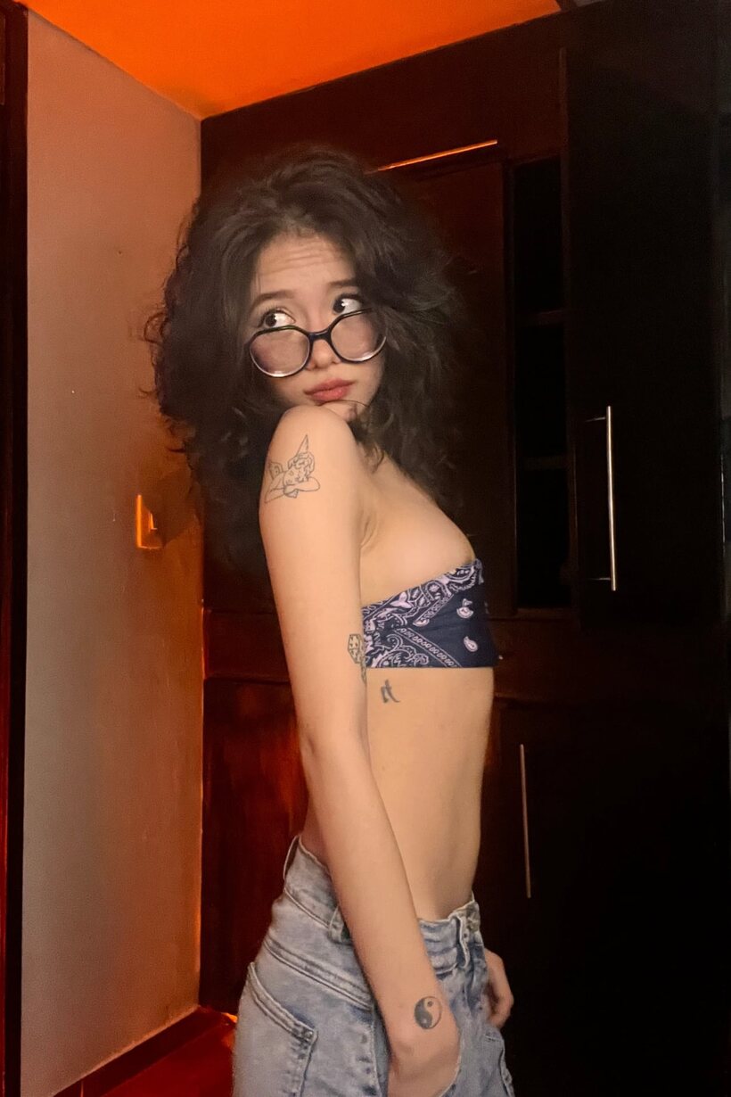 Amateur pic 14 from the set «Petite girl takes selfies and shows her big tits and armpit in lingerie»