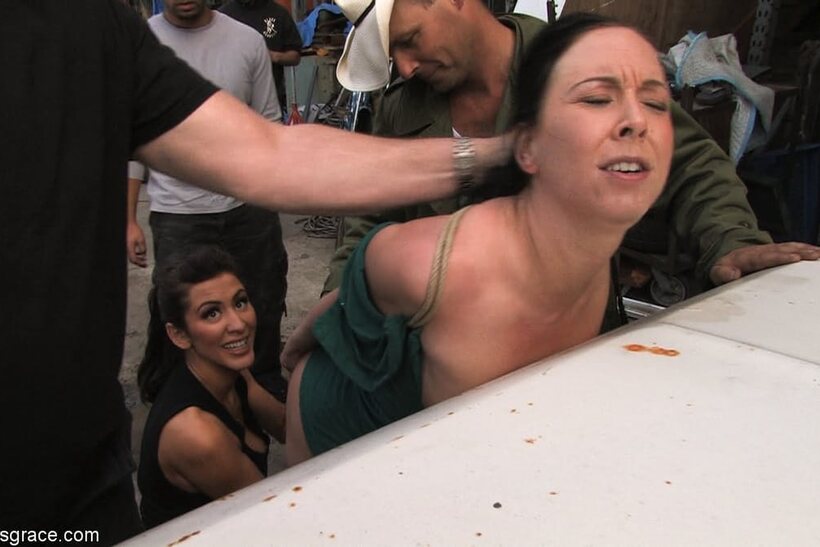 Julie Night pic 3 from the set «Mature Julie Night gets blacked and shows her ass in public with Mark Davis»