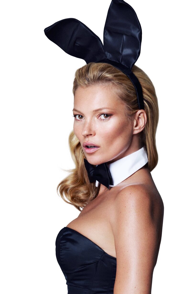 Skinny Kate Moss flaunts her natural tits and nipples (shot 16)