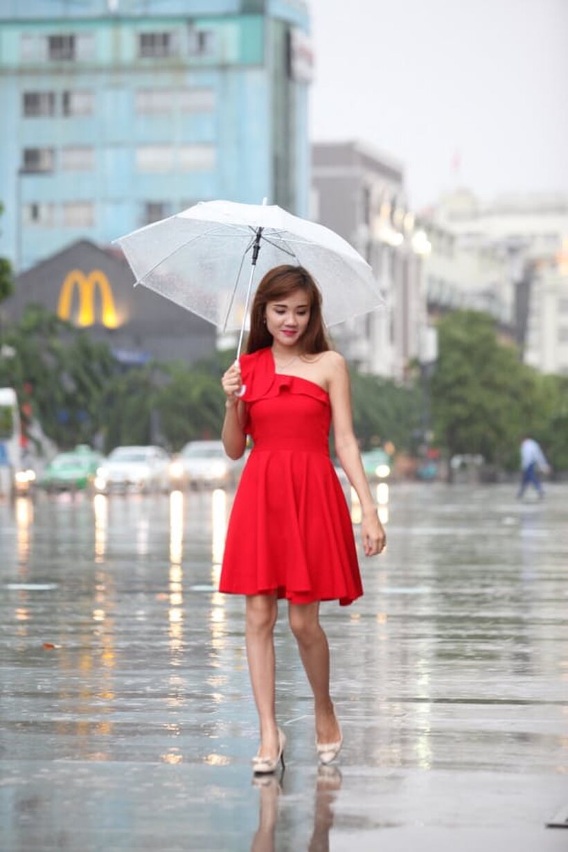 Image 14/21: Kim Mimi shows off cute outfits in a solo pose compilation