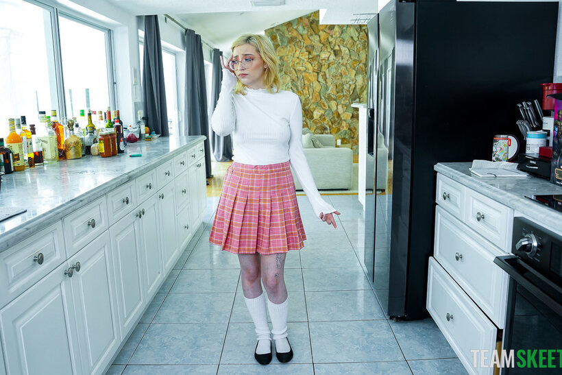 Prim Taylor gets manhandled and fucked hard in her nerdy babysitter role, photo 7 of 21