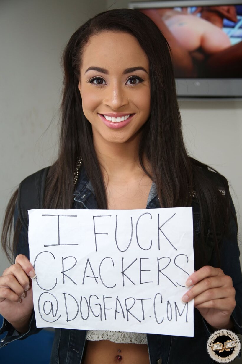Photo 1 — Teanna Trump gets her pussy stuffed through an interracial gloryhole