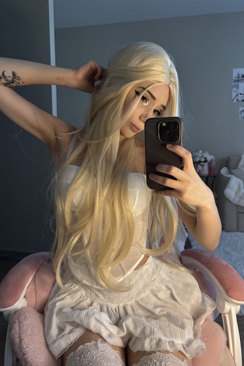 Image 10/13: Cute girl poses with her natural tits on display
