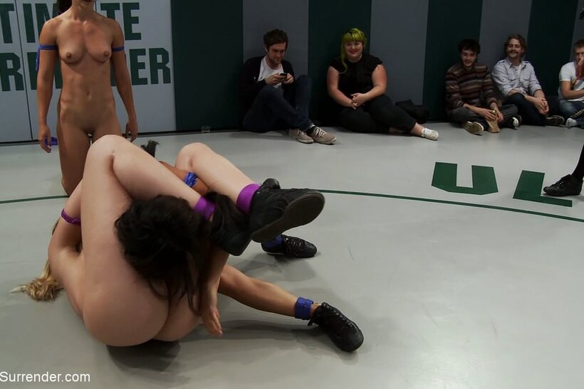 Mature Ariel X poses with her ass on display in public with Wenona (shot 14)