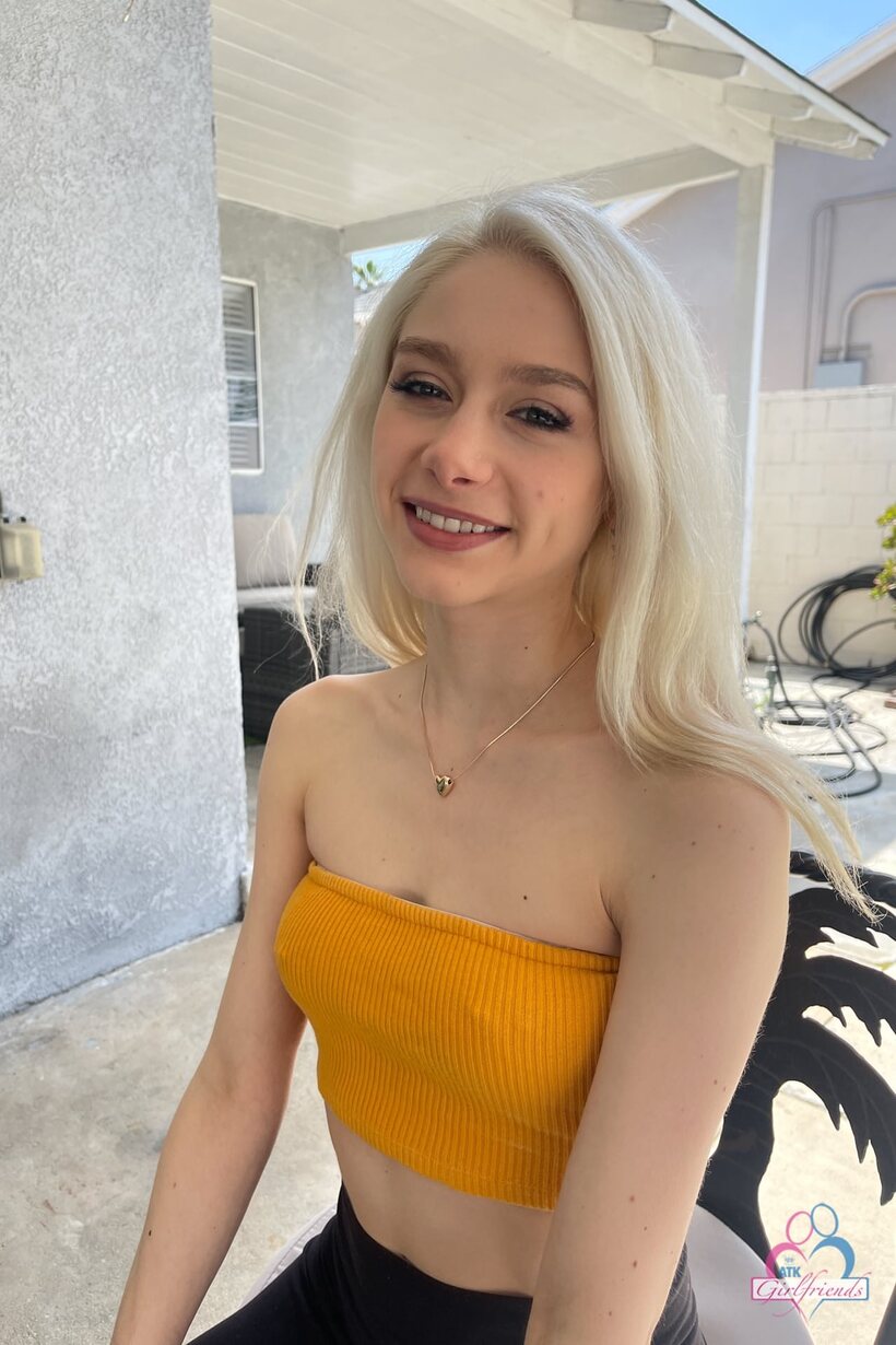 Photo 1 — Scarlett Hampton flashes pierced tits and eager holes in an amateur set