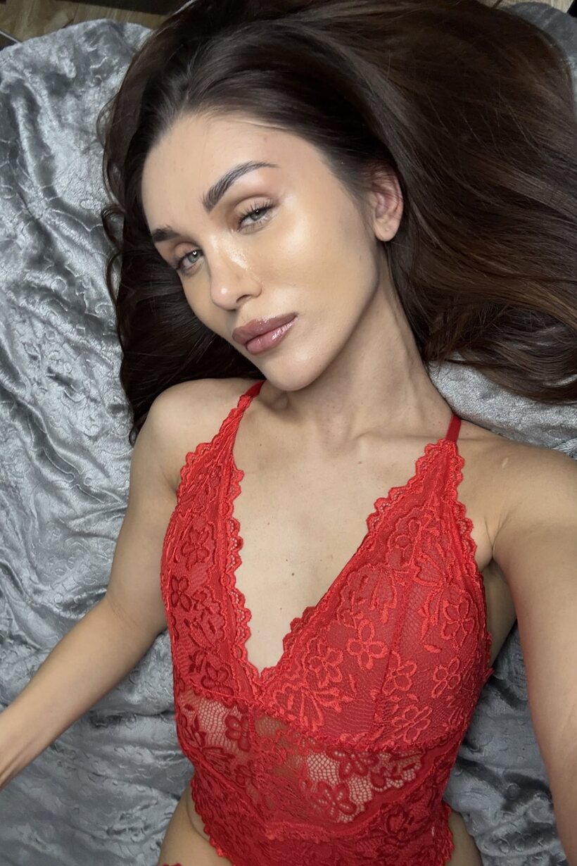 Amateur pic 7 from the set «Red bodysuit selfies from a solo girl in fishnet stockings»