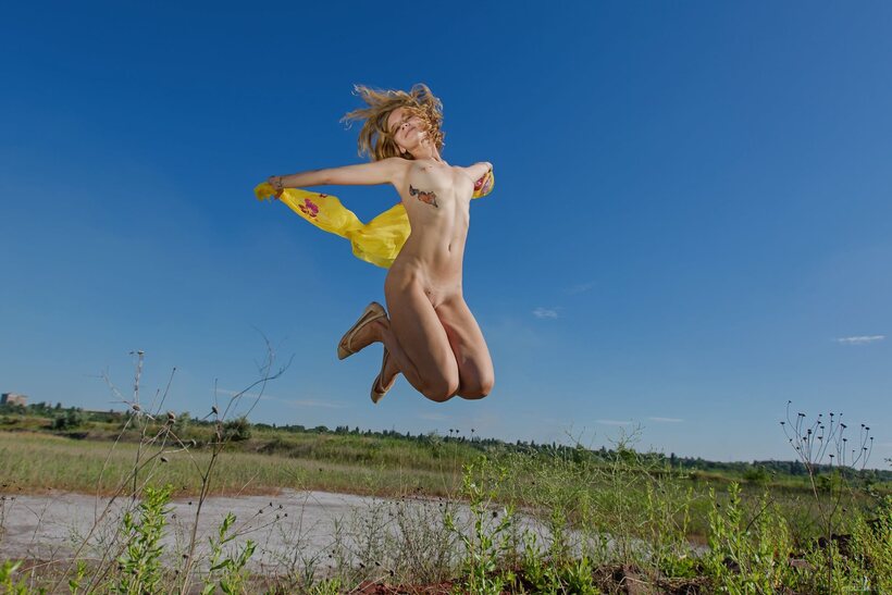 Valentina Cross pic 5 from the set «Valentina Cross spreading»